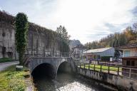ouvrages d'art (mur de soutènement, pont et rivière aménagée)