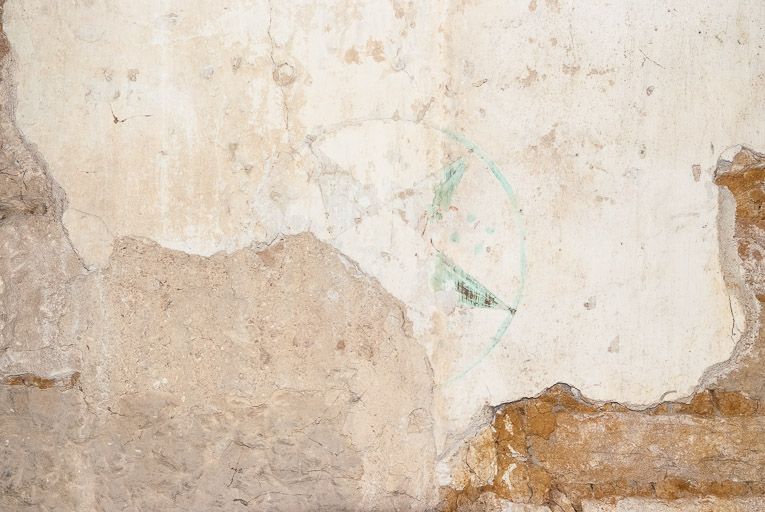 peintures murales : croix de consécration (?)