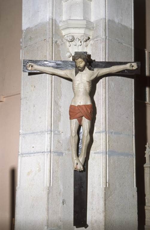 statue : Christ en croix