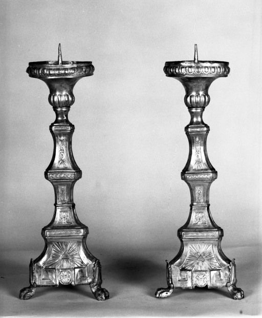 série de 4 chandeliers d'autel