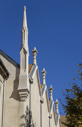 couvent des Cordeliers, collège Saint-François-Xavier puis des Pères Eudistes, lycée de jeunes filles, actuellement lycée Louis Pasteur