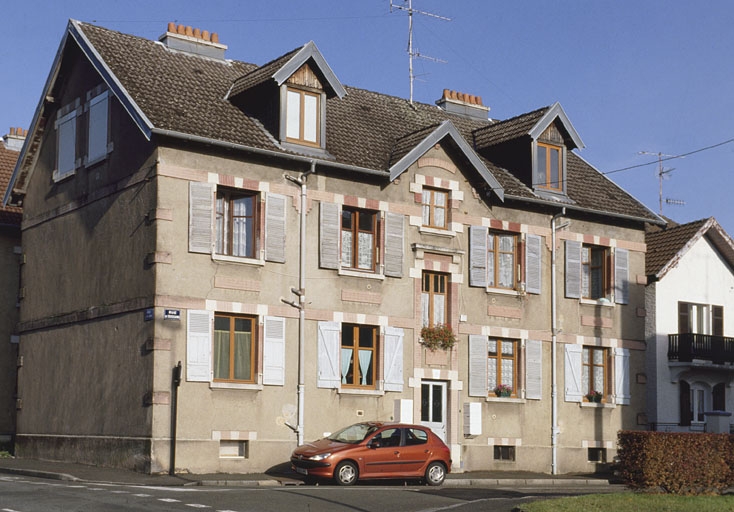 filature de laine peignée Schwartz et Cie, puis usine de teinturerie Achtnich, actuellement magasin de commerce