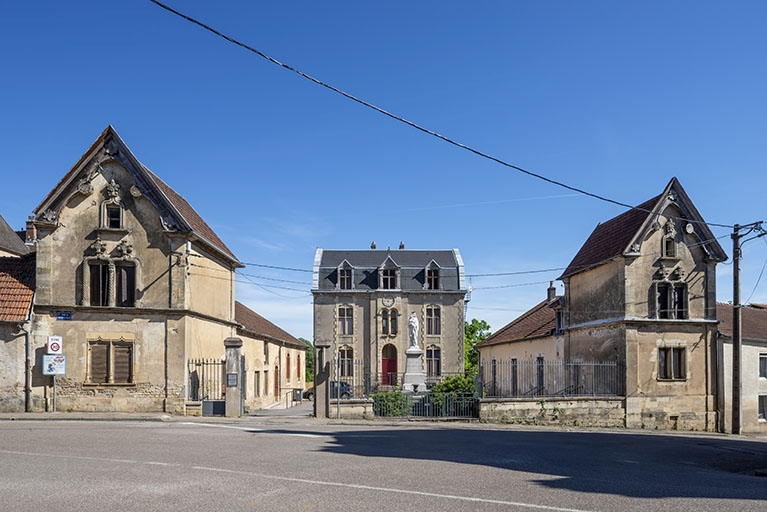 école libre puis demeure