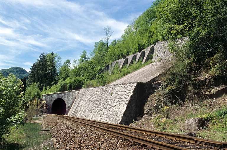 tunnel dit souterrain de Saint-Claude (voie ferrée Andelot - La Cluse)