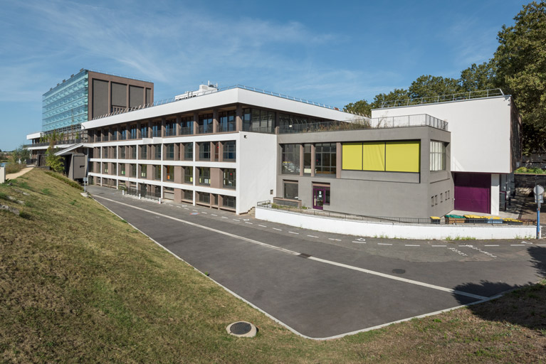 centre culturel (maison de la culture), gymnase et bourse du travail