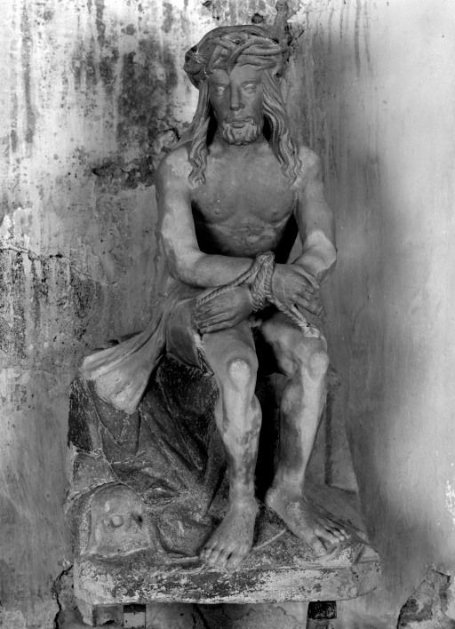 statue : Christ de Pitié