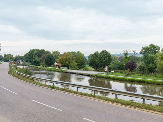 pont routier isolé de Cheilly (canal du Centre)