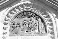 tympan : l'Apparition de la Vierge à Cécile Mille