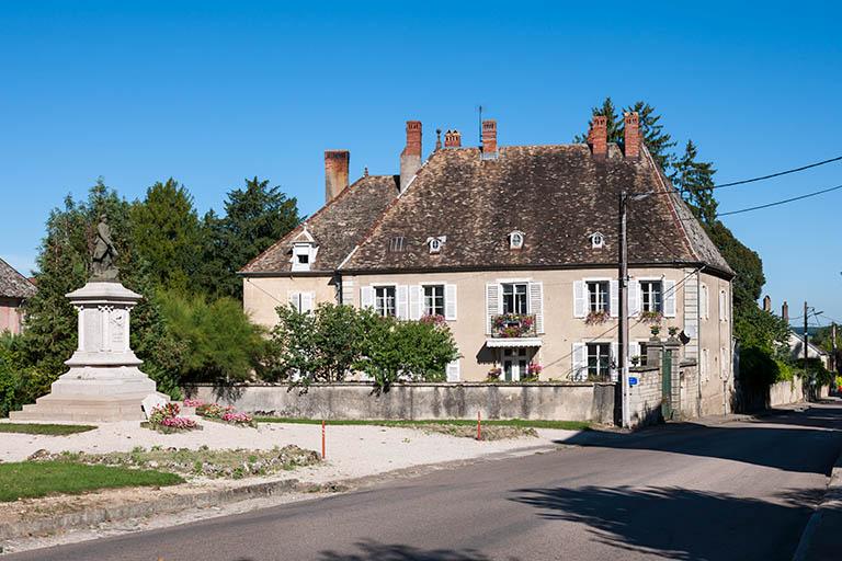 Les châteaux et les demeures de la commune de Gy