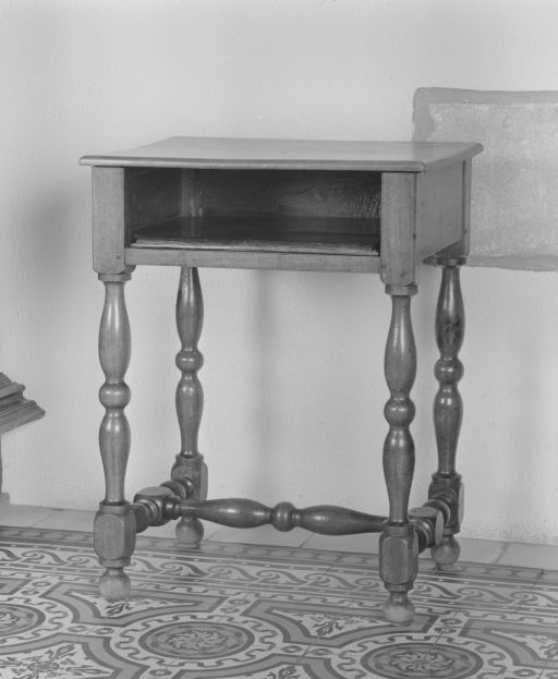 table de nuit (2)
