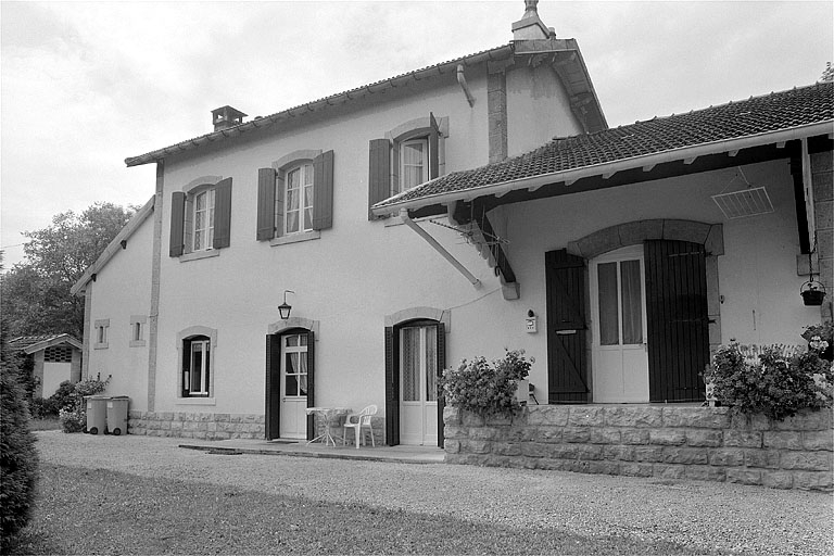 gare (halte de voyageurs), actuellement maison