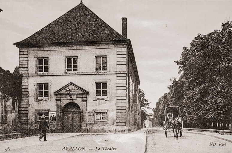 chapelle des capucins puis théâtre, actuellement cinéma le Vauban