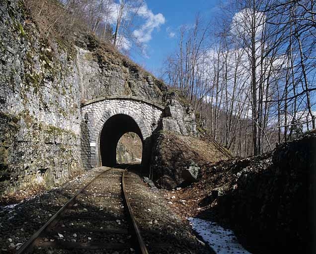 tunnel dit souterrain de la Pointe (voie ferrée Andelot - La Cluse)