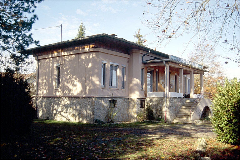 maison, actuellement café-restaurant