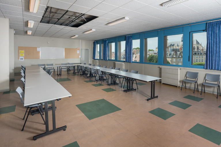 centre culturel (maison de la culture), gymnase et bourse du travail