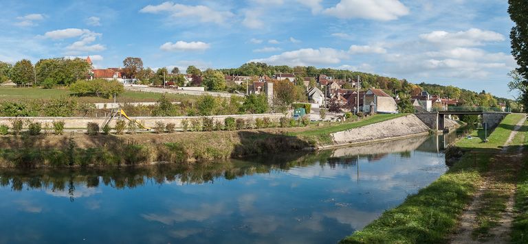 village de Tronchoy (paysages du canal de Bourgogne)