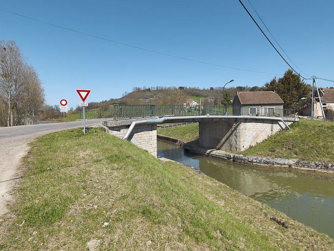 synthèse sur les ponts et passerelles du canal de Bourgogne (canal de Bourgogne)