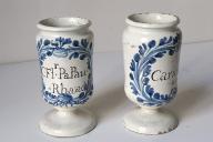 ensemble de dix pots à pharmacie : pots canons