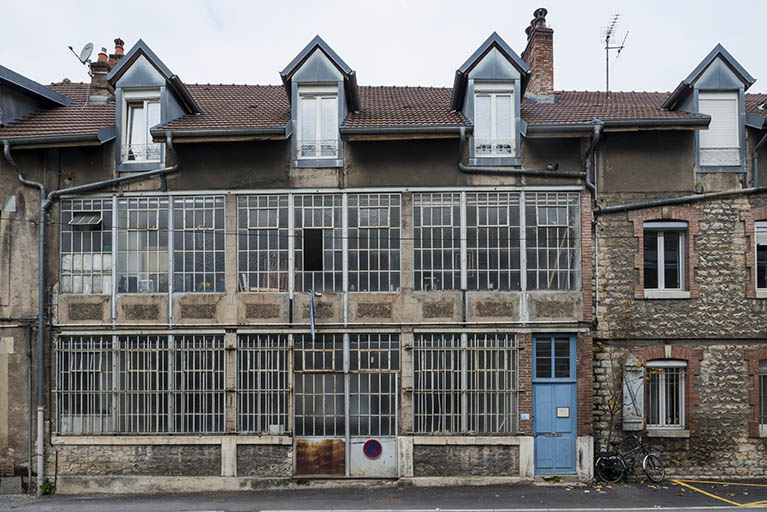 distillerie Faivre-Chalon puis usine de boutons Duverbecq, puis atelier de fournitures pour l’horlogerie Humbert, puis Claudot-Billon