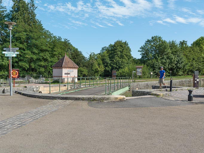 pont mobile du site de l'écluse 47 du versant Seine, dite de Clamecy (canal du Nivernais)