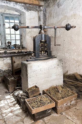 machine à découper par poinçon (presse à balancier)