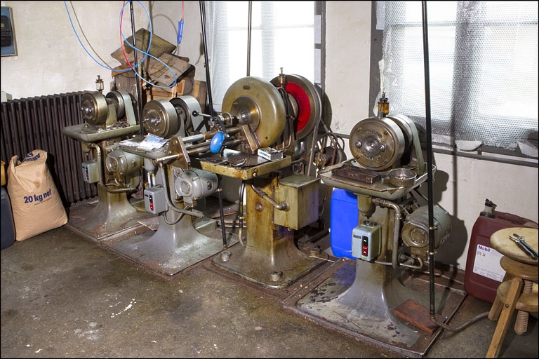 4 machines à rétreindre Précision et Chanay et Maitrot