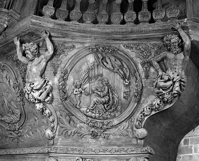 ensemble de 3 bas-reliefs de l'orgue : La tradition des clés à saint Pierre, Sainte Cécile jouant de l'orgue, David jouant de la harpe