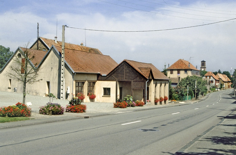 usine de construction mécanique et fonderie Tacquard, actuellement salle des fêtes et maison