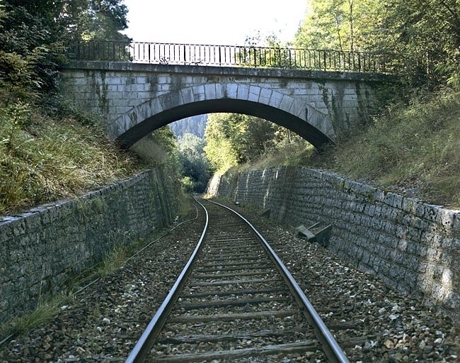 pont routier (voie ferrée Andelot - La Cluse)