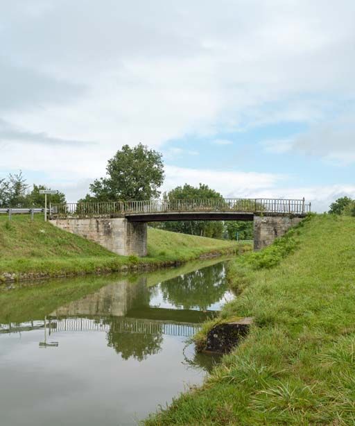 pont routier isolé du Montceau (canal du Centre)