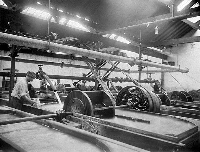 usine à papier de la société des Papeteries Bisontines, usine de fibres artificielles et synthétiques dite usine des Soieries puis de la Rhodiacéta