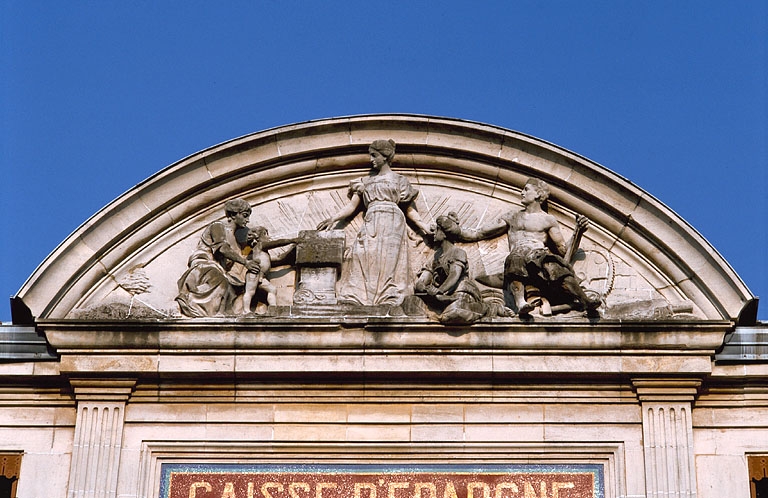 école dite Ecole française, caisse d'épargne