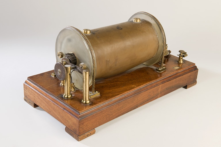 générateur électrique continu (bobine d'induction dite bobine de Ruhmkorff)