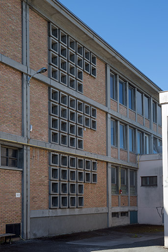 école professionnelle (centre d'apprentissage) puis lycées professionnels Louis Garnier et Fernand Léger, actuellement lycée professionnel Nelson Mandela.