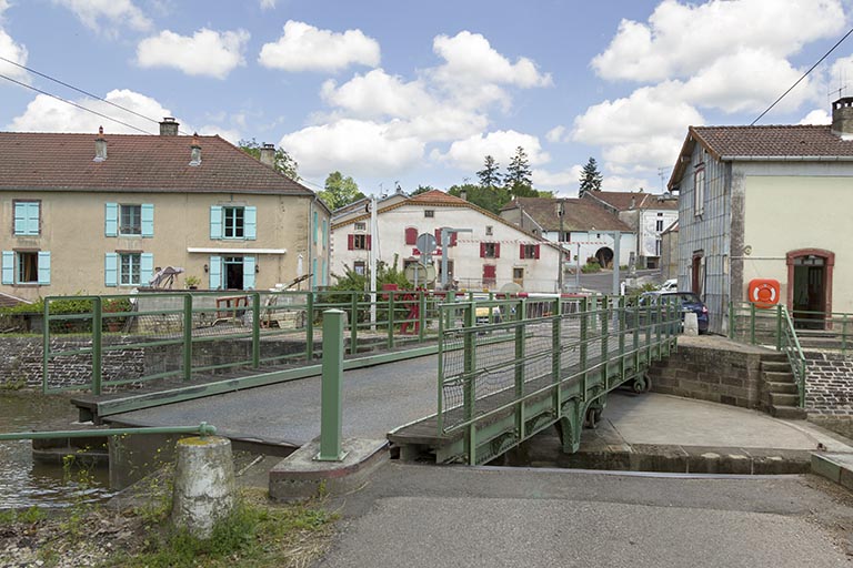 pont tournant (Canal de l'Est)