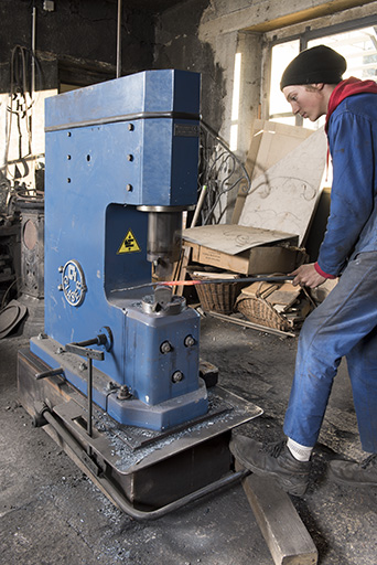 machine à forger libre (marteau-pilon pneumatique Glaser)