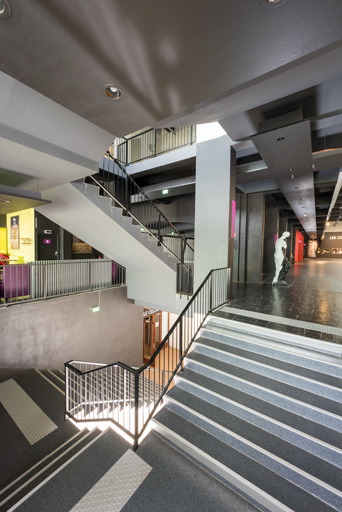 centre culturel (maison de la culture), gymnase et bourse du travail