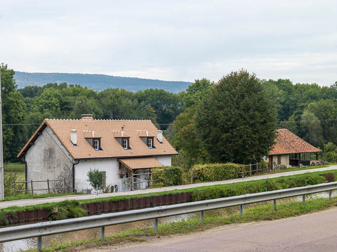 café des Bateliers ; actuellement maison ; four à gypse (?) (activités liées au canal du Centre)