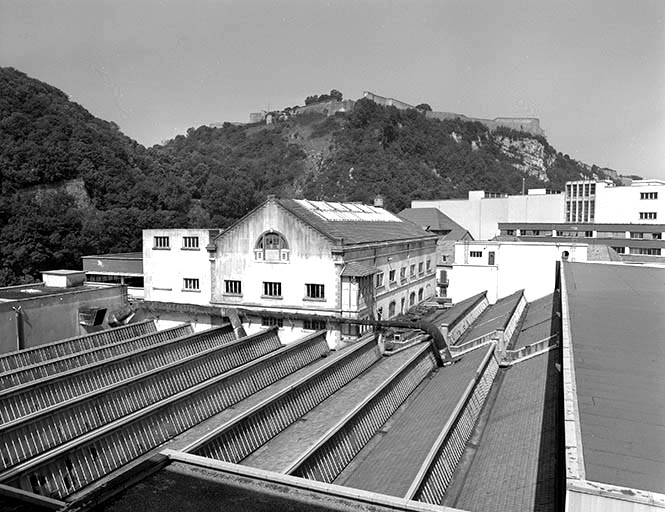 usine à papier de la société des Papeteries Bisontines, usine de fibres artificielles et synthétiques dite usine des Soieries puis de la Rhodiacéta