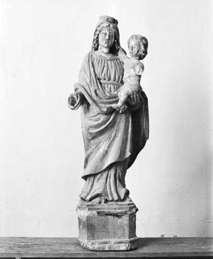 statue : Vierge à l'Enfant