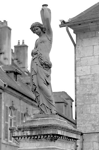 statue : nymphe dite la Samaritaine