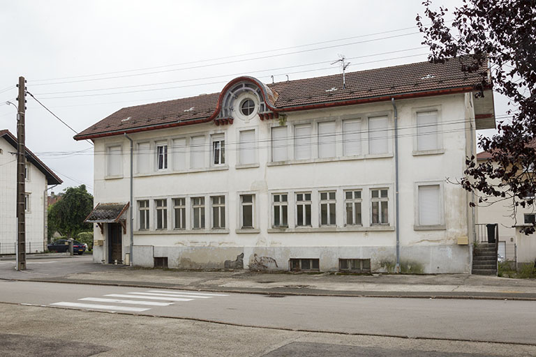 usine d'horlogerie (usine de boîtes de montre) Pagès, puis usine de décolletage et d'emboutissage Pagès et Wittver puis de la Société des Emboutissages perfectionnés