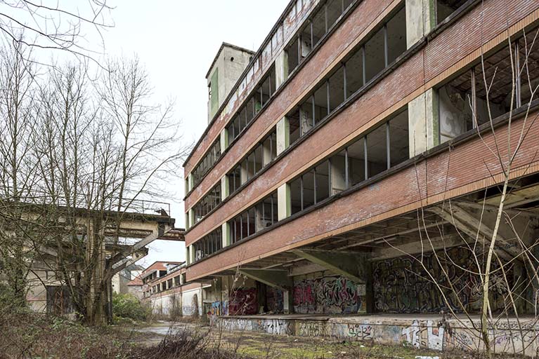 usine à papier de la société des Papeteries Bisontines, usine de fibres artificielles et synthétiques dite usine des Soieries puis de la Rhodiacéta