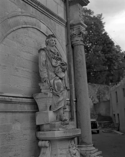 fontaine de Romé de l'Isle