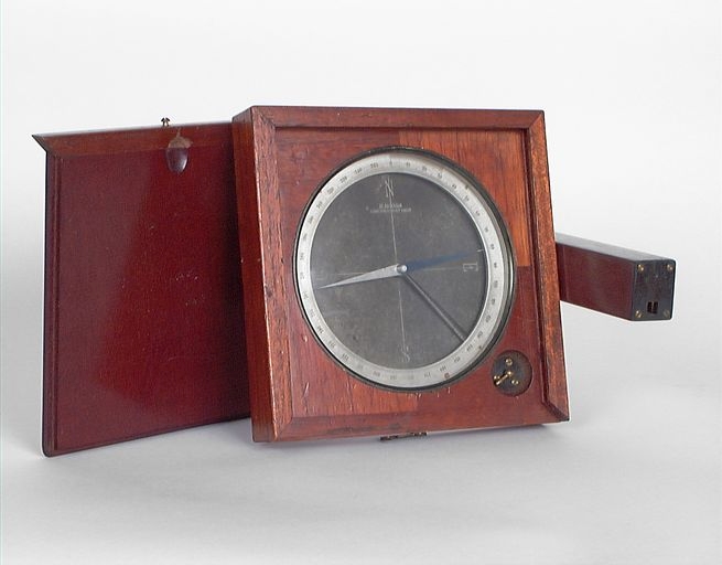 instrument de mesure des angles pour le repérage des points cardinaux n° 1 : boussole à boîtier