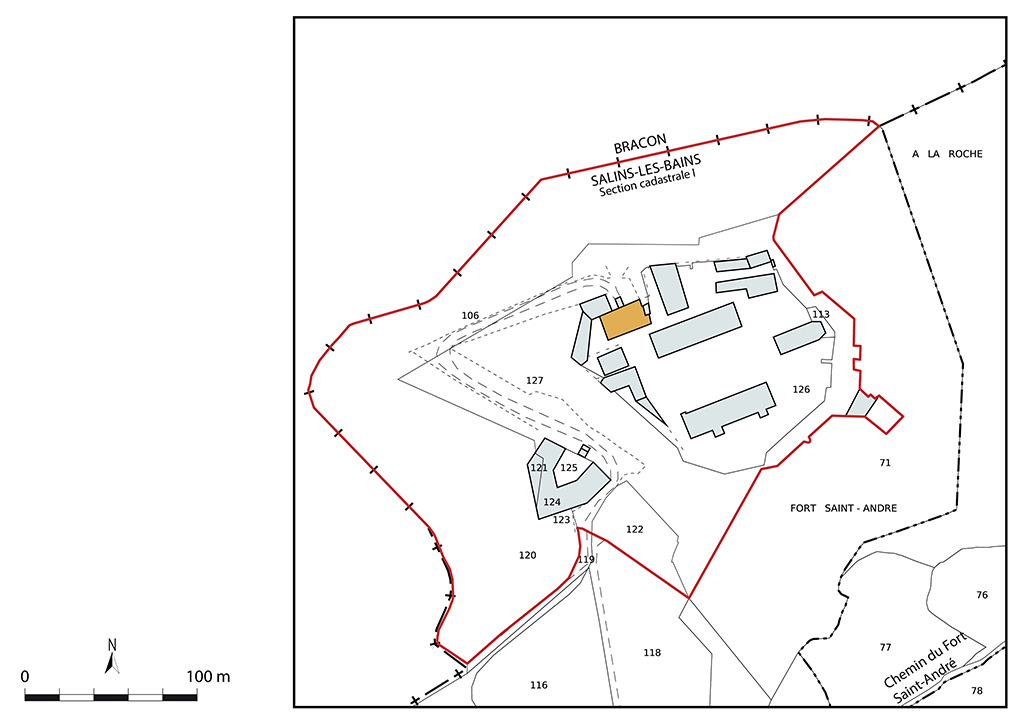 porte monumentale et logement du commandant du fort, puis logement des officiers