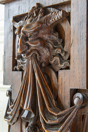 manteau de cheminée de la salle à manger