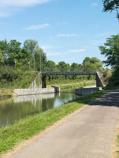 pont ferroviaire (canal du Nivernais)