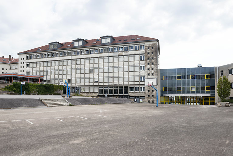 école professionnelle (centre d'apprentissage) puis collège et lycée dits cité scolaire Montjoux