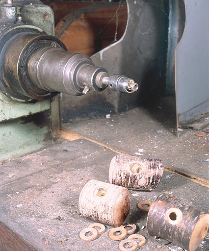 machine à usiner par outil de coupe (machine à tailler le périmètre d'un cercle)